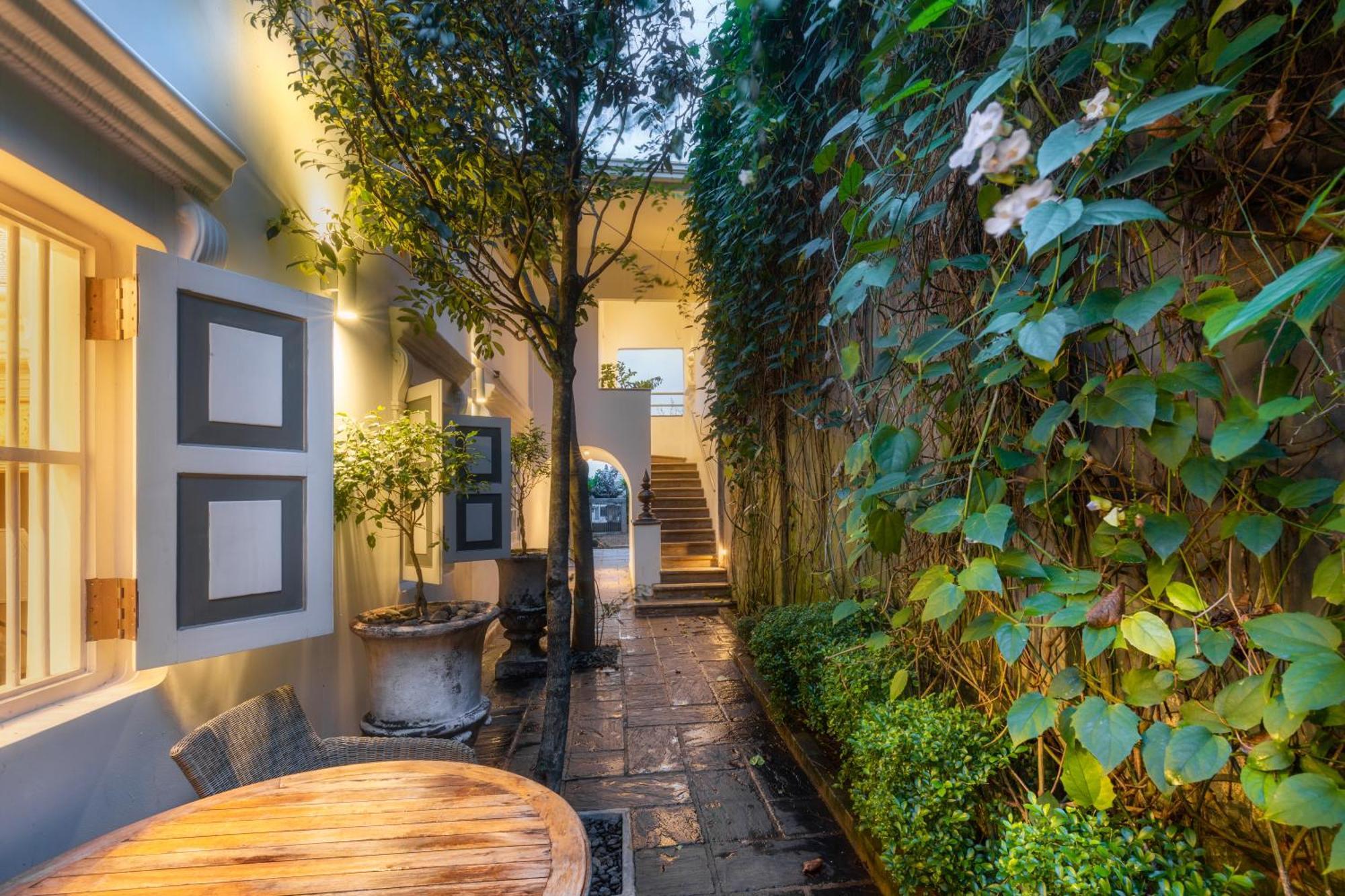 55Tg Boutique Suites Коломбо Екстериор снимка